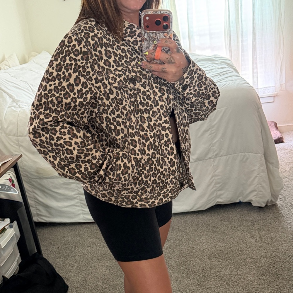 Cotton On Leopard Print Bomber Jacket in Brown and Black - Picture 3 of 8